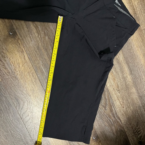 Under Armour Golf Pants Crop Capri Women's Size 8 Black Golfing Casual - Picture 6 of 8